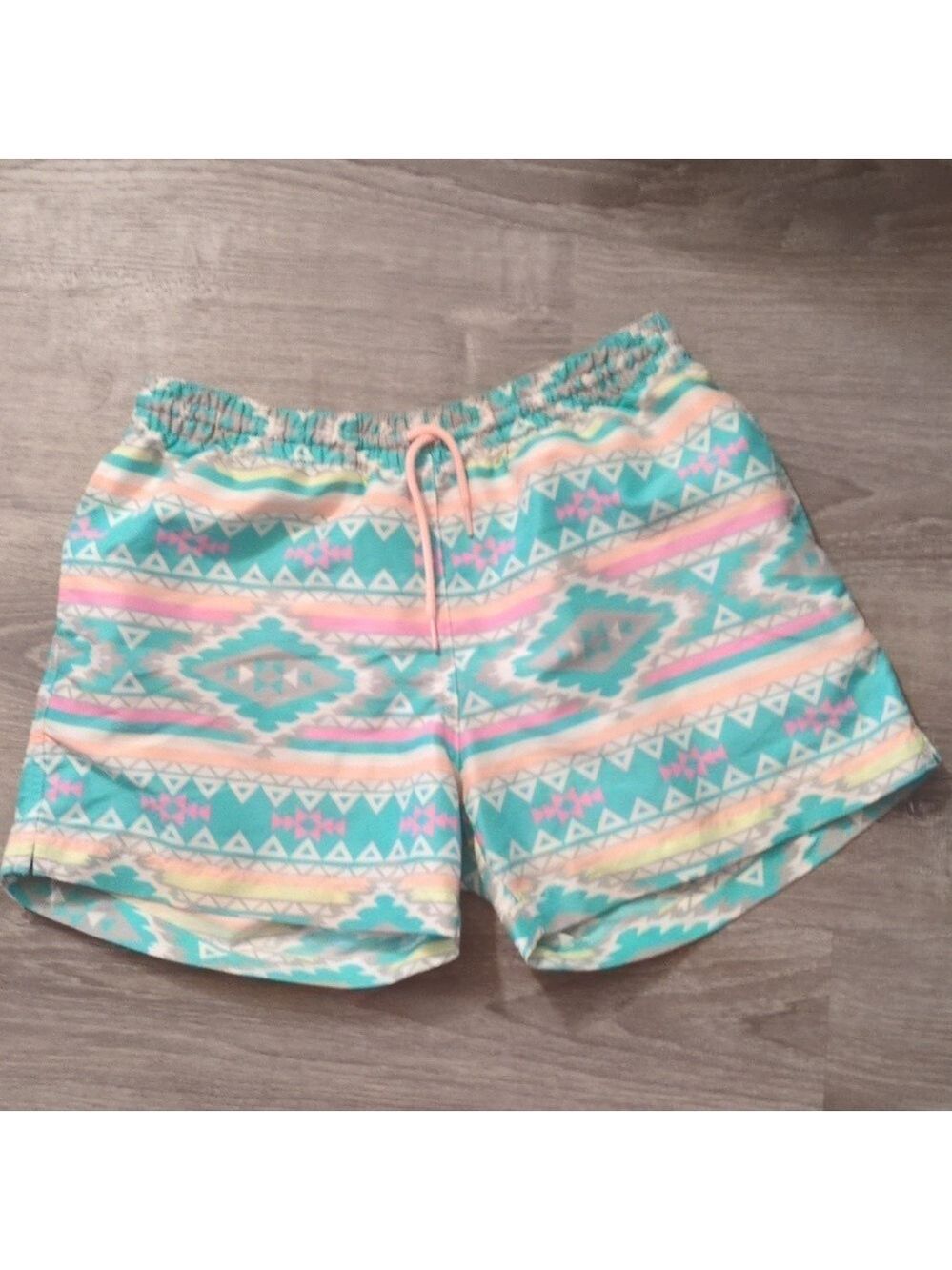 Chubbies en Fuego Aztec print swim trunks size Medium